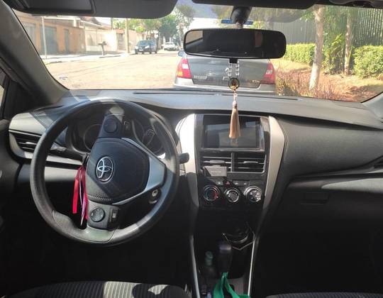 TOYOTA YARIS 1.3 16V FLEX XL LIVE MULTIDRIVE